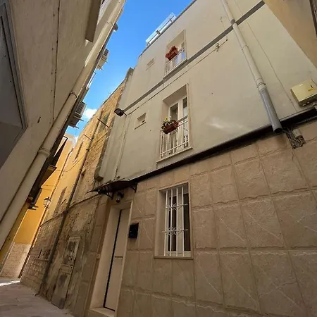 Aura 3* Bari