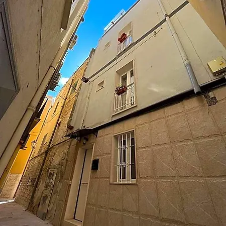 Aura 3* Bari