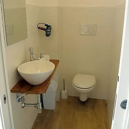 Aura Bed and Breakfast 3*